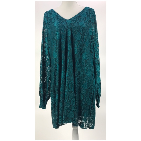 Wonderly Dresses & Skirts - Wonderly Lace Shift Dress